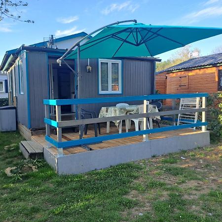 Hotel Chalet pour 5 personnes équipé sur emplacement ombragé Foix Exterior foto