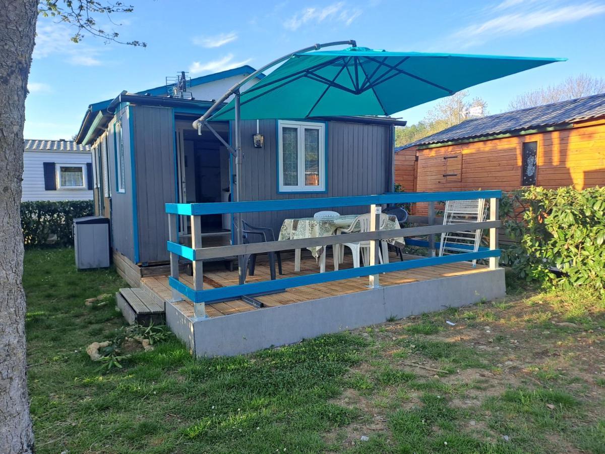 Hotel Chalet pour 5 personnes équipé sur emplacement ombragé Foix Exterior foto