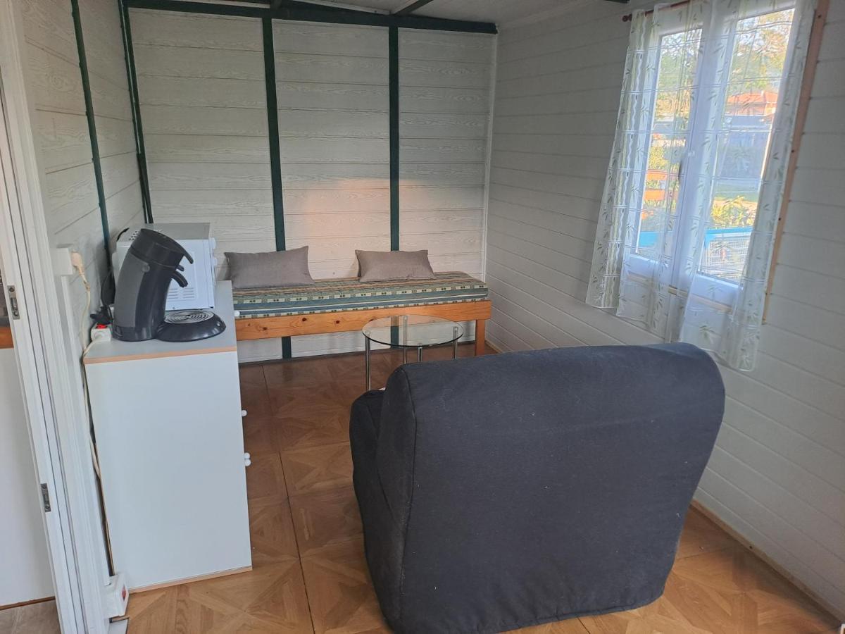 Hotel Chalet pour 5 personnes équipé sur emplacement ombragé Foix Exterior foto